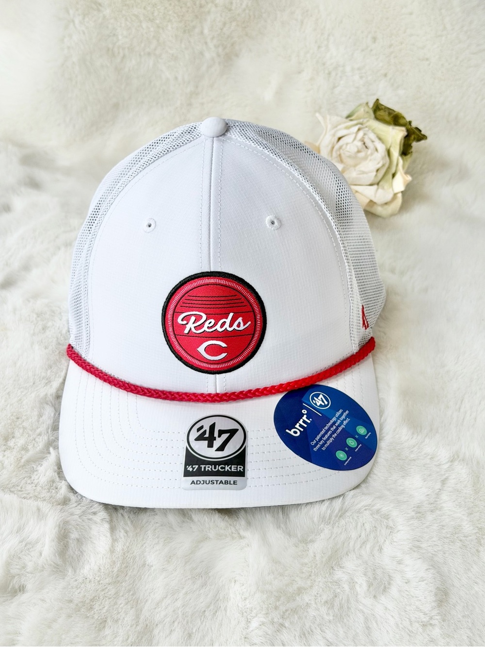 Cincinnati Reds MLB fairway White Trucker Cap with Red Logo and Rope